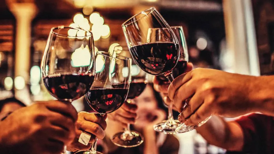Brindis-con-vino